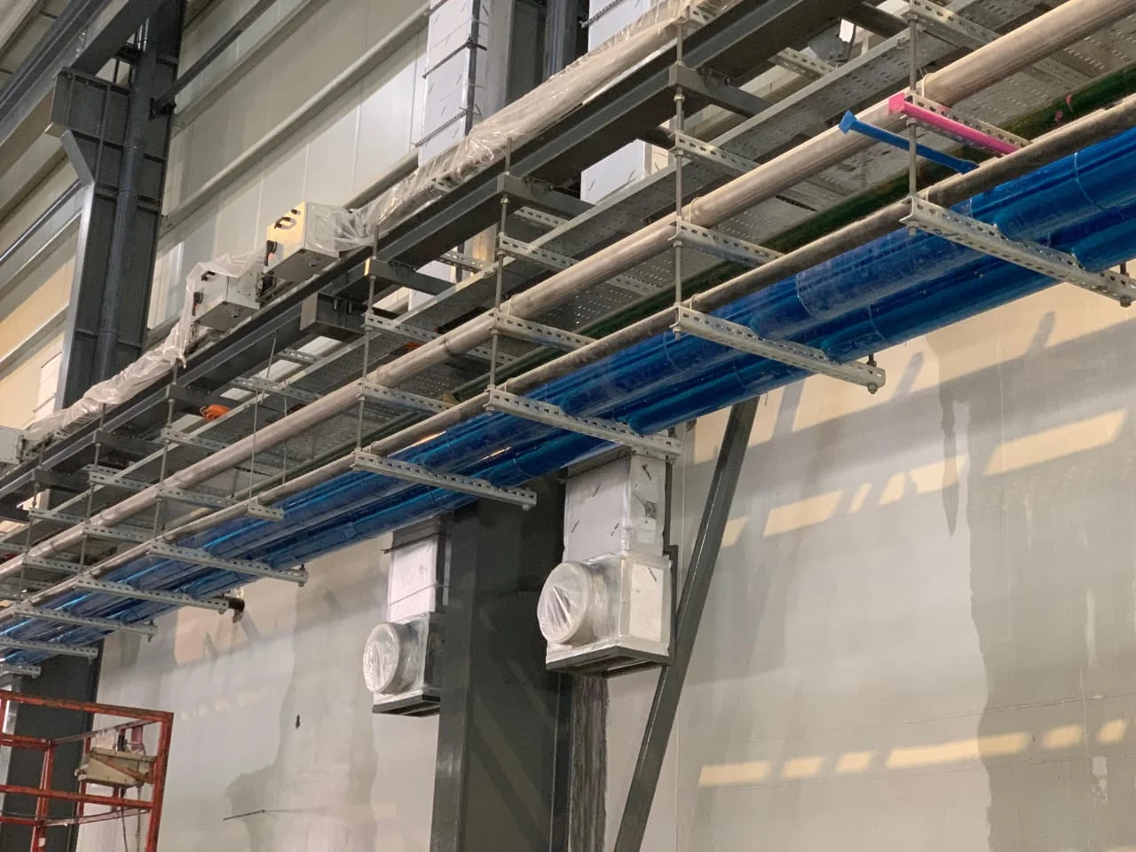 Coordinated overhead mechanical and electrical service routes at Wah