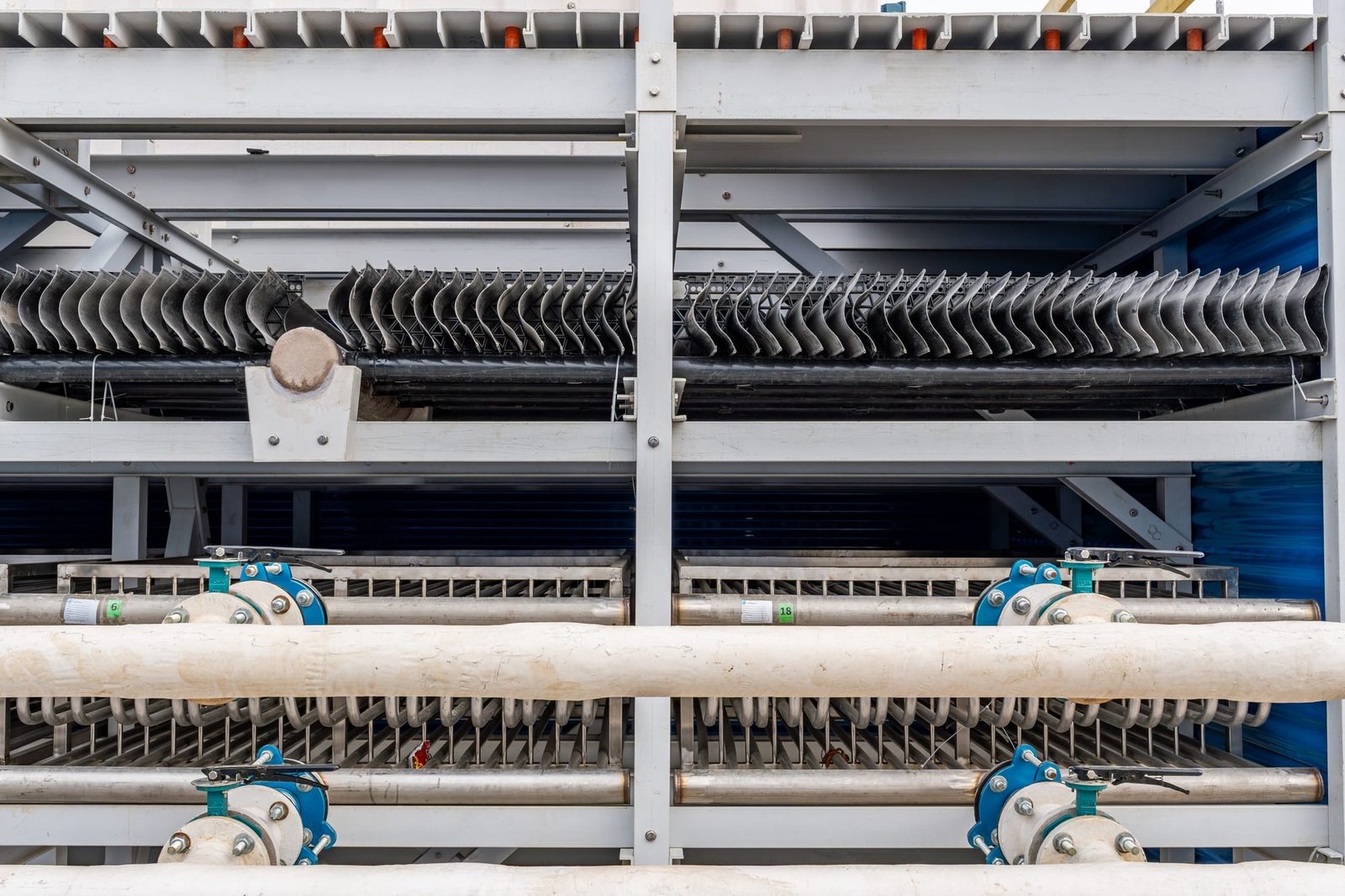 Process cooling tower fill media and distribution